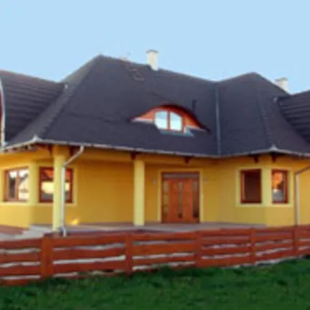 Nadas Tarsashaz Apartment *