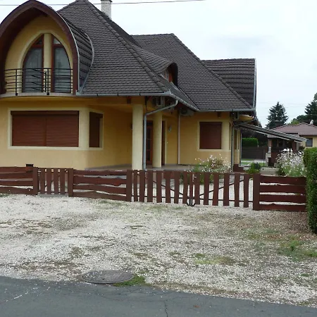 Nadas Tarsashaz Balatonlelle