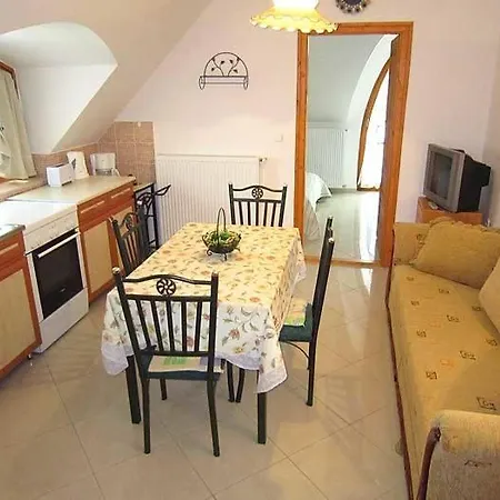 Nadas Tarsashaz Apartment *