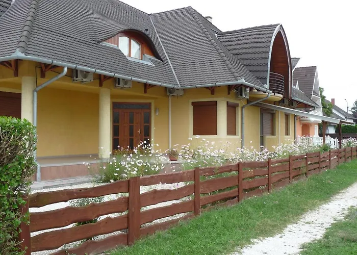 Nadas Tarsashaz *